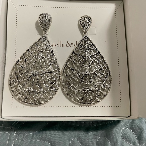 Stella & Dot Thea Lace Earrings - Picture 2 of 4